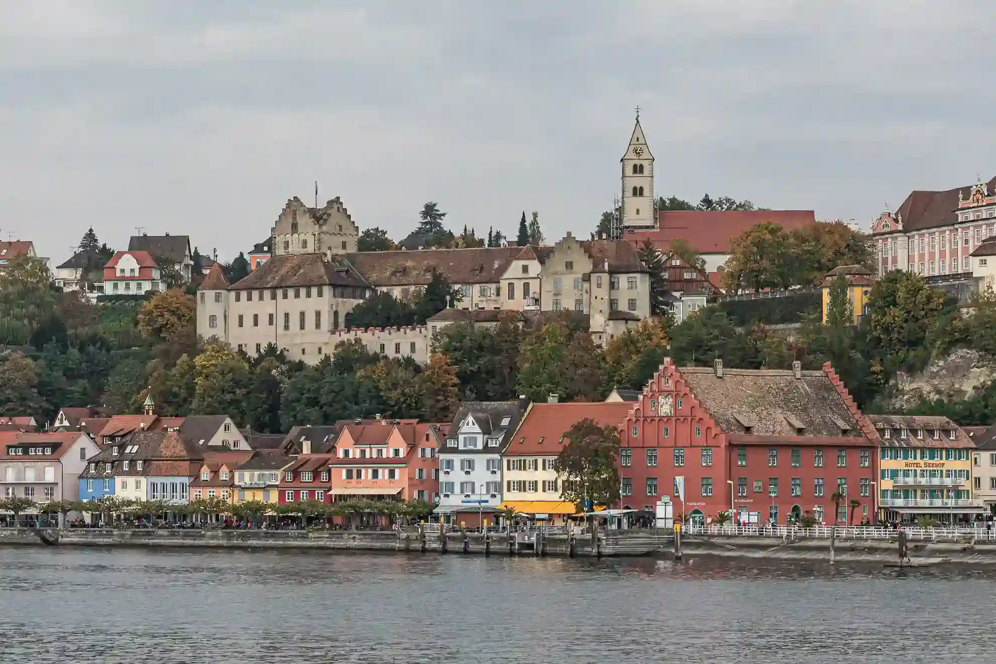 Vorbereitung eines Grand-Touring-Fahrzeugs vor einer Reise